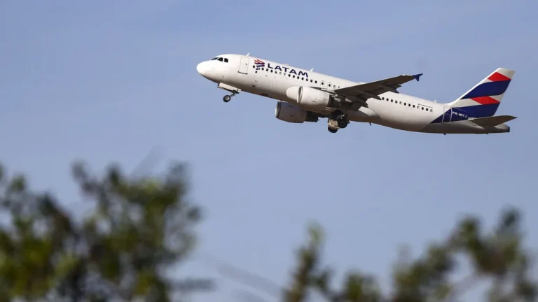 Em 1 hora, dois aviões da Latam sofrem colisão com pássaros em Guarulhos