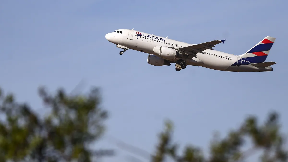 Em 1 hora, dois aviões da Latam sofrem colisão com pássaros em Guarulhos