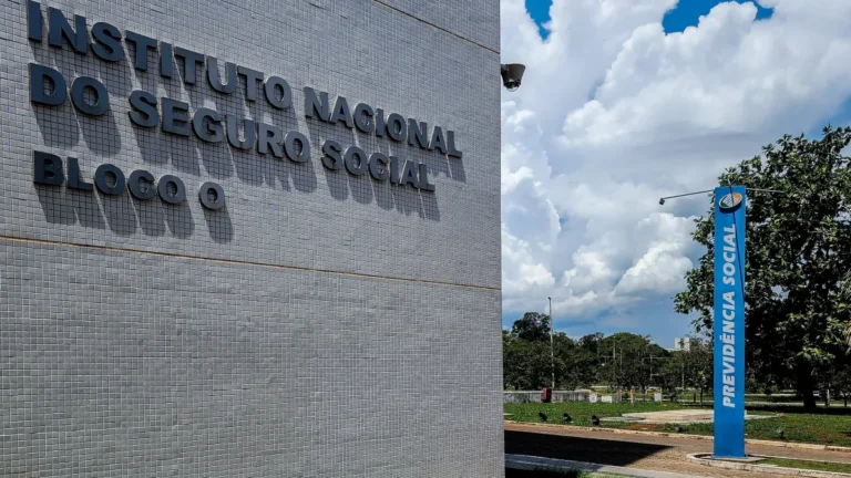 Por que o governo bloqueou todos descontos consignados do INSS?