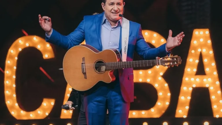 Marrone segue internado após sofrer fratura no dedo e cinco costelas trincadas durante show em Goiânia