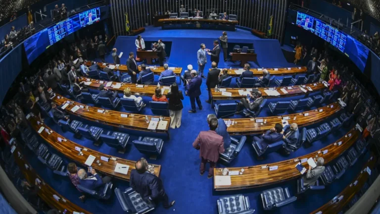 PDT defende mudança em isenção do IR após deixar base de Lula