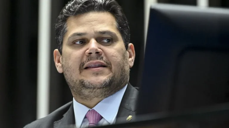 Alcolumbre comemora avanço em estudo sobre petróleo na Margem Equatorial