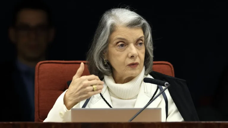 “Mentira é um veneno político”, diz Cármen Lúcia em julgamento