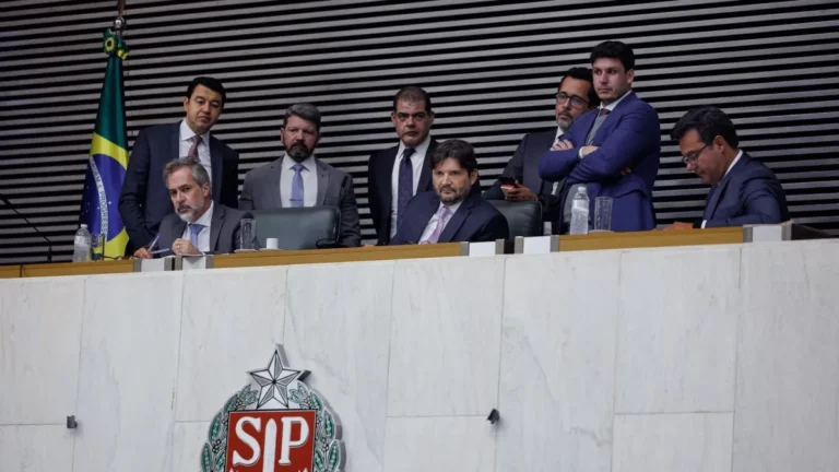 Alesp iguala reajuste no salário de Tarcísio ao de servidores