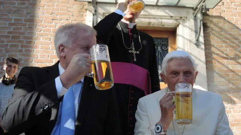 Papas podem beber cerveja? Veja o que a Igreja diz sobre o assunto