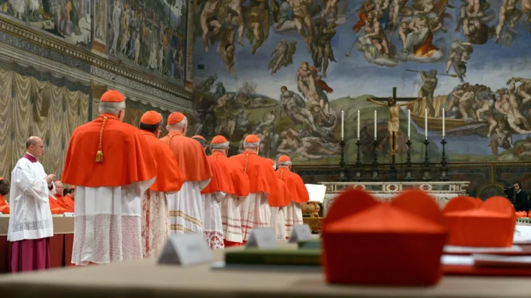 Conclave começa amanhã; sinal de celular será bloqueado no Vaticano