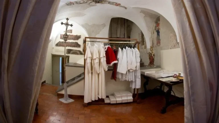 Conheça a “Sala das Lágrimas”, onde o papa se prepara antes da 1ª aparição