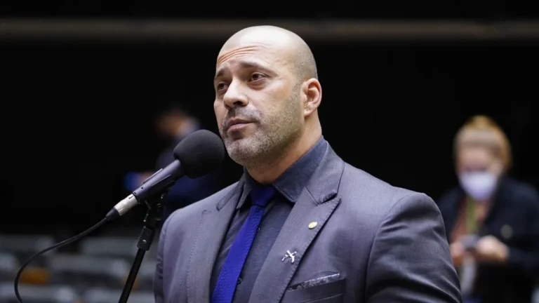 STF mantém proibição de saída de Daniel Silveira para estudo ou trabalho