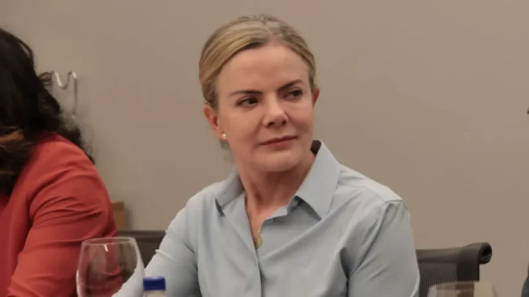 É a posição dele como ministro, diz Gleisi sobre críticas de Rui à CGU