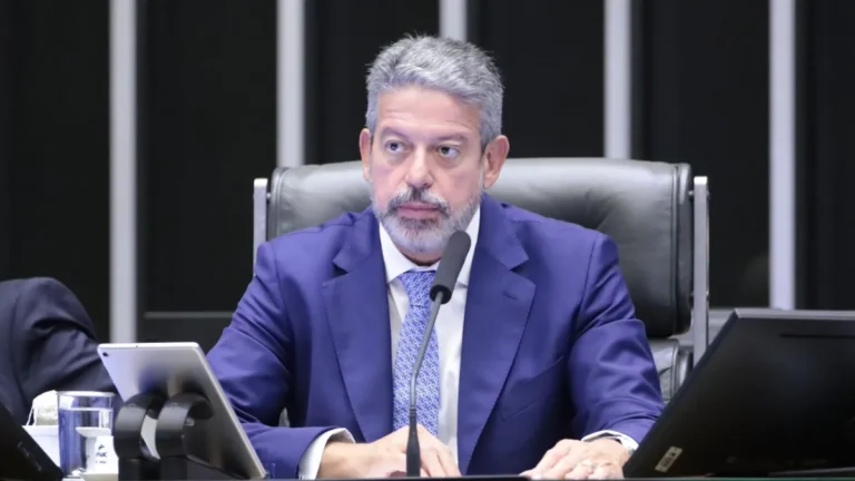 Lira nega risco de rompimento com JHC e defende apoio ao governo de Alagoas