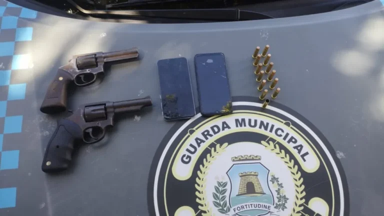 Adolescentes são detidos momentos após matar homem e balear duas pessoas em rua de Fortaleza