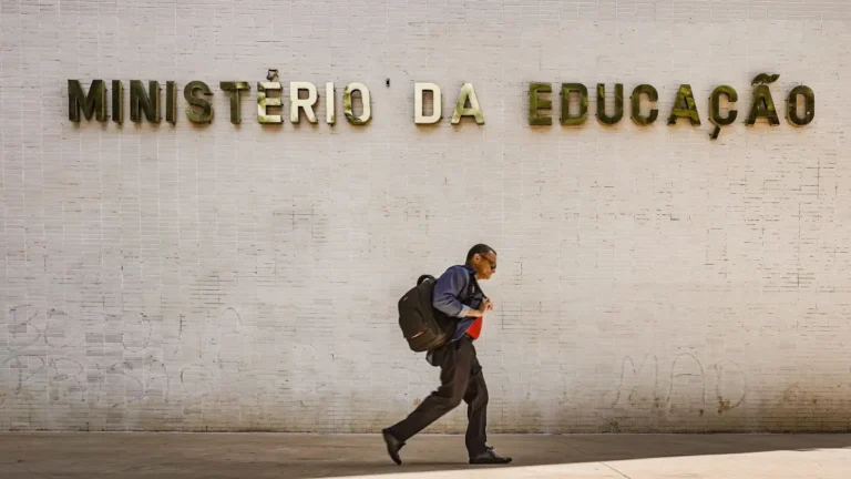 Academia de Ciências critica cortes nas verbas das universidades federais
