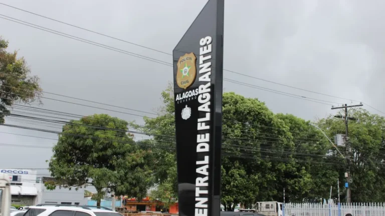 Mulher é encaminhada à Central de Flagrantes após morder e agredir filho de 8 anos em Maceió