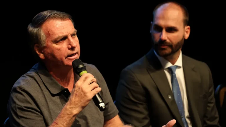 PF ouve Bolsonaro nesta quinta em inquérito contra Eduardo