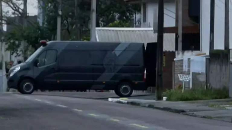 Homem mantém mulher e filha em cárcere por 10 horas em Curitiba