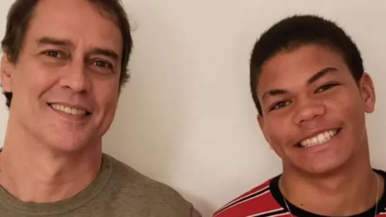 Ator Marcello Antony fala sobre filho com HIV: Criança desamparada