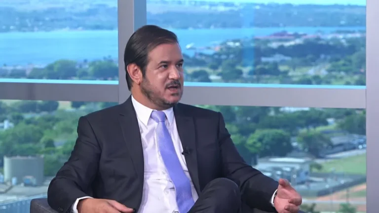 À CNN, Rueda compara Tarcísio com Lula e diz que governador “dialoga pouco”