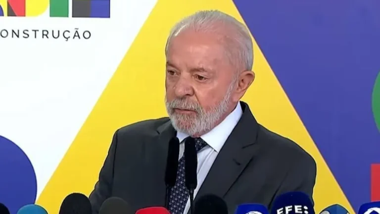 INSS é erro do governo passado, diz Lula