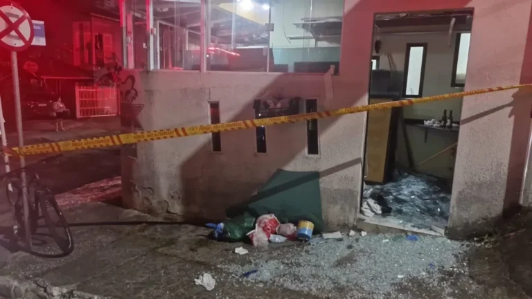 Jovem é prensado por 500 KG de placas de vidro e sobrevive em SC