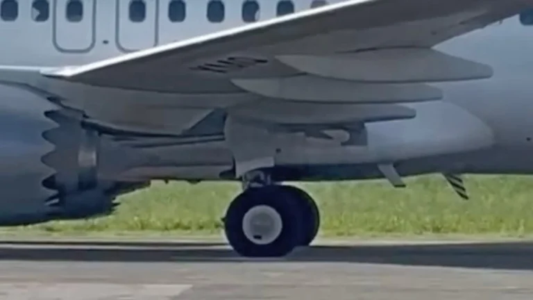 Asfalto cede e avião afunda no aeroporto de Fernando de Noronha