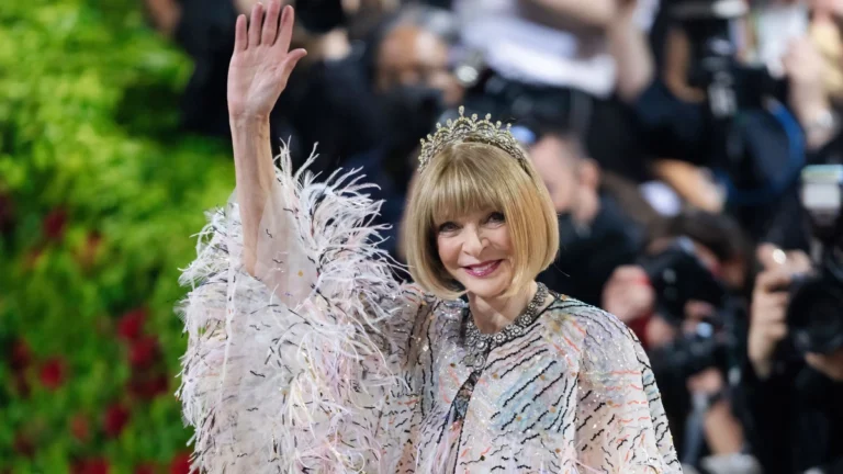 Conheça Anna Wintour, organizadora do Met Gala e ex editora-chefe da Vogue