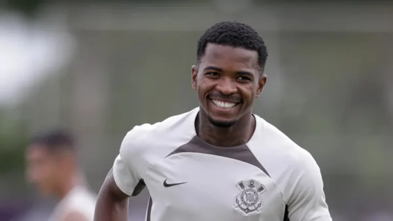 Cacá, zagueiro do Corinthians, é assaltado em São Paulo