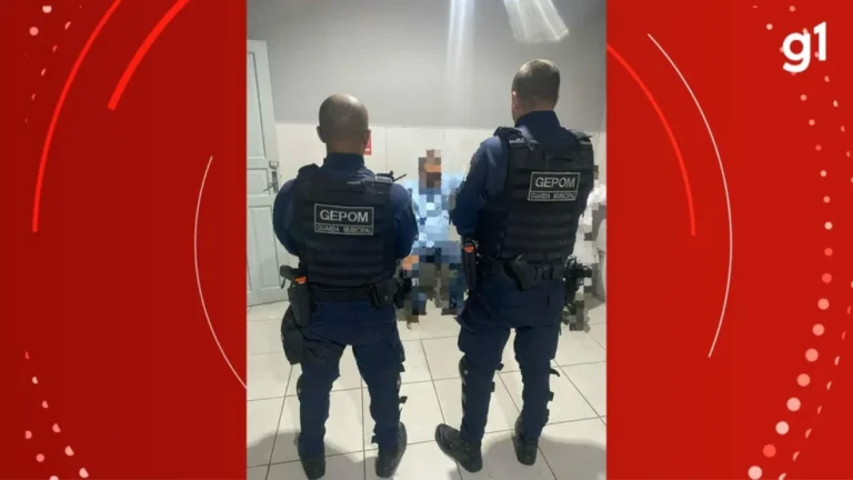 Professor de universidade flagrado se masturbando dentro de ônibus em Pelotas é indiciado por importunação sexual, diz polícia