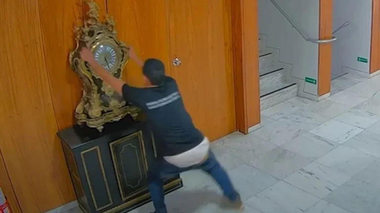 Juiz que mandou soltar homem que quebrou relógio no 8/1 fala em “equívoco”