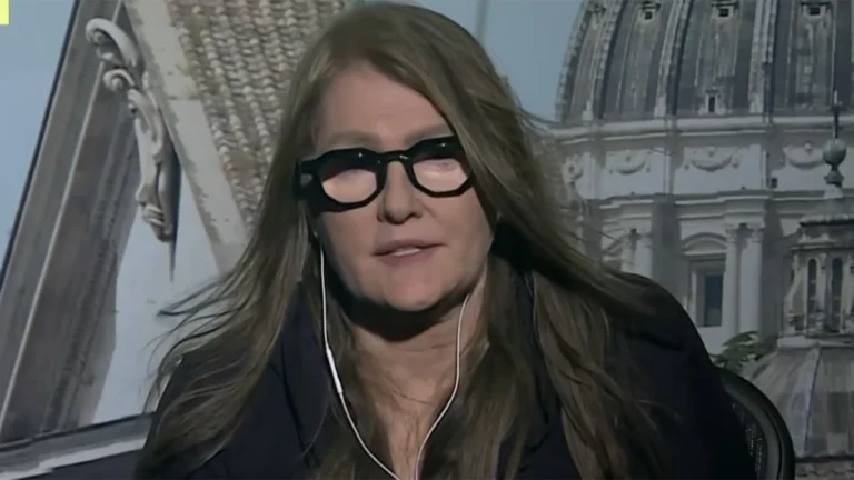 Após conclave, Ilze Scamparini curte férias no Brasil: “Festinha junina”