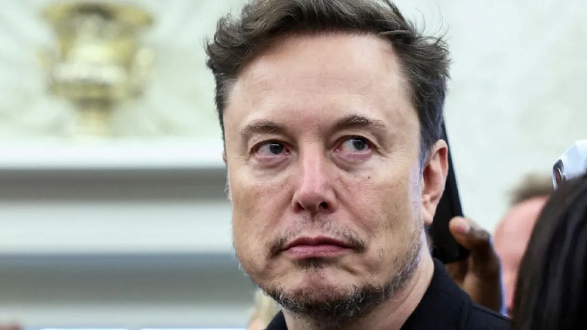 Steve Bannon defende que Elon Musk seja deportado dos EUA