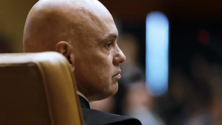 Secretário de Trump anuncia revogação do visto americano de Alexandre de Moraes e de seus aliados no tribunal