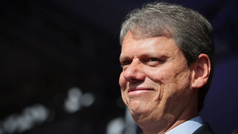 Tarcísio defende reforma administrativa e desvinculação de receitas