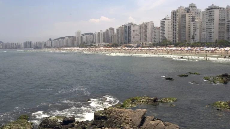 Bombeiros encerram buscas por turista que desapareceu no Guarujá (SP)