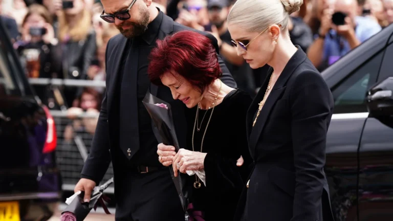 Cortejo fúnebre de Ozzy Osbourne tem presença de Sharon e filhos