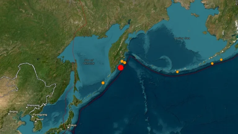 Terremoto de magnitude 8,8 provoca tsunami na Rússia e Japão; países do Pacífico estão sob alerta