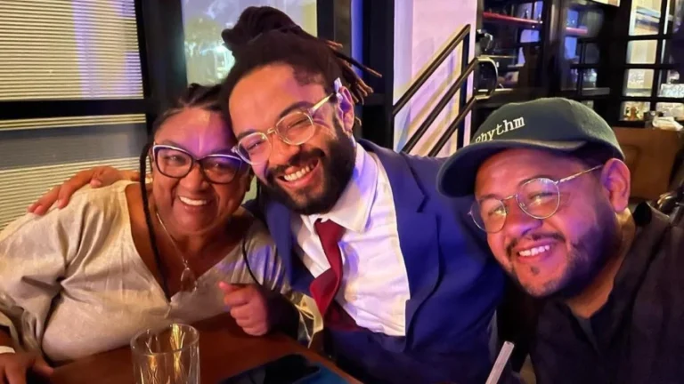Conheça a música que Emicida fez para mãe, que morreu aos 60 anos