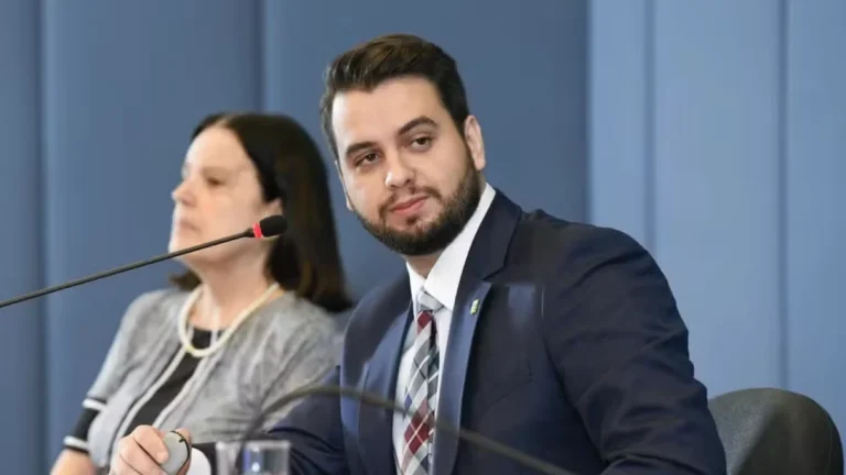 Moraes manda presídio explicar denúncia de maus-tratos a Filipe Martins