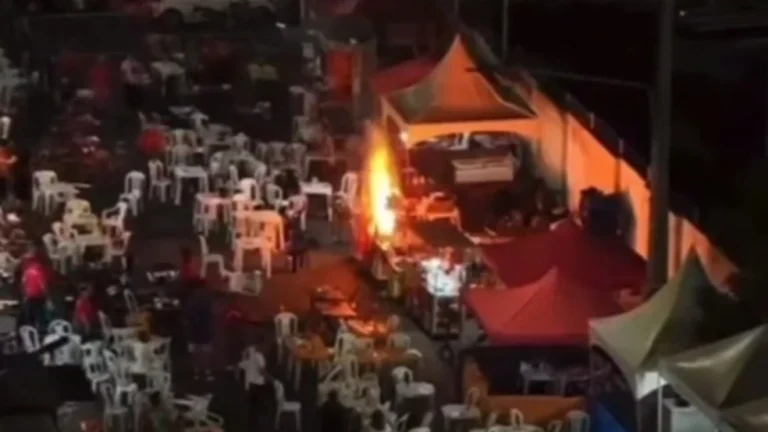 Incêndio atinge barracas de alimentação e deixa pessoas feridas durante festival gospel em Mossoró
