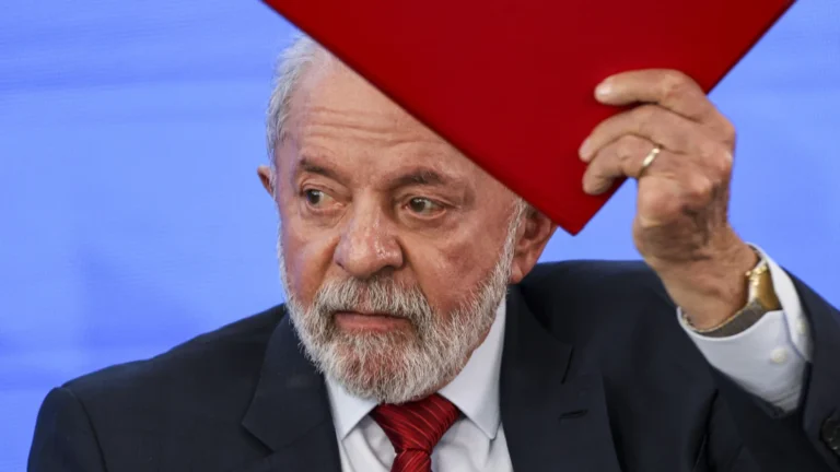 “Sem soberania, o Brasil não existiria”, diz Lula após tarifaço dos EUA