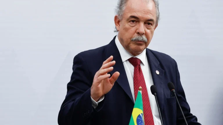 Mercadante diz que BNDES vai apoiar empresas afetadas por tarifa de Trump