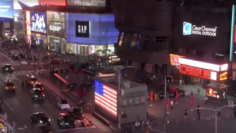 Tiros deixam três feridos na Times Square, em Nova York
