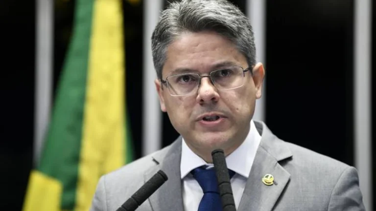 É possível regular sem censurar, diz autor do PL da Adultização
