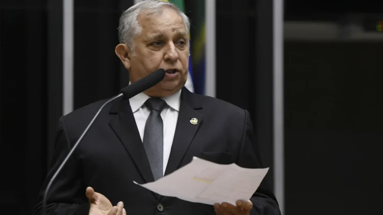 “Só aceitamos reunião de líderes sem governistas”, diz senador do PL