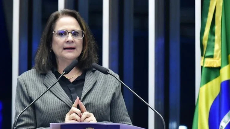 Senadora Damares Alves anuncia que está com câncer de mama