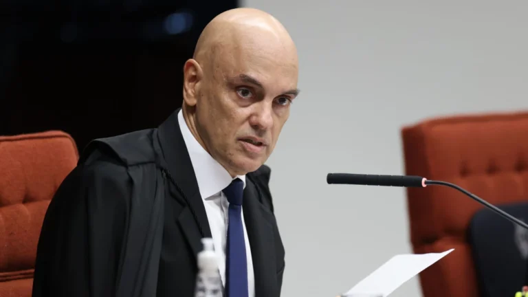Moraes dá 15 dias para ex-assessor Tagliaferro responder sobre vazamentos