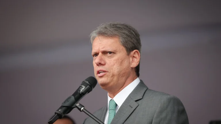 PL reforçará convite para ter Tarcísio no partido