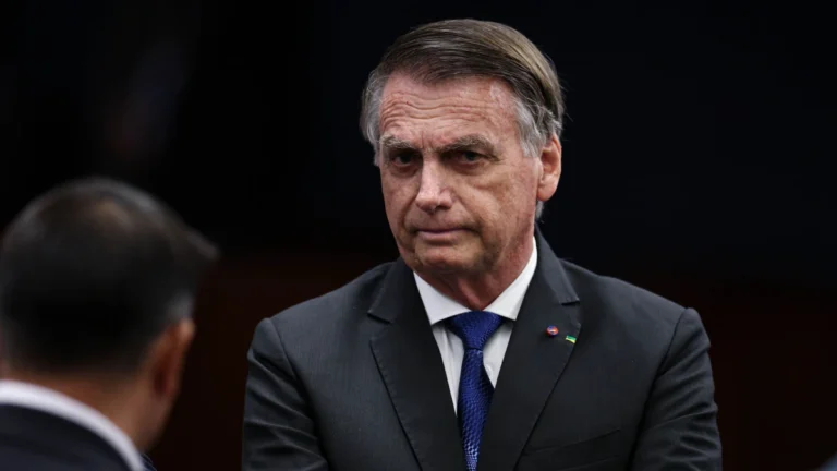 Monitoramento na área externa da casa de Bolsonaro repercute no Congresso