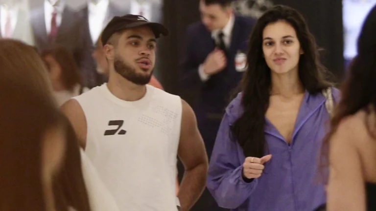 Francisco Gil passeia com Alane em dia do aniversário da mãe, Preta Gil