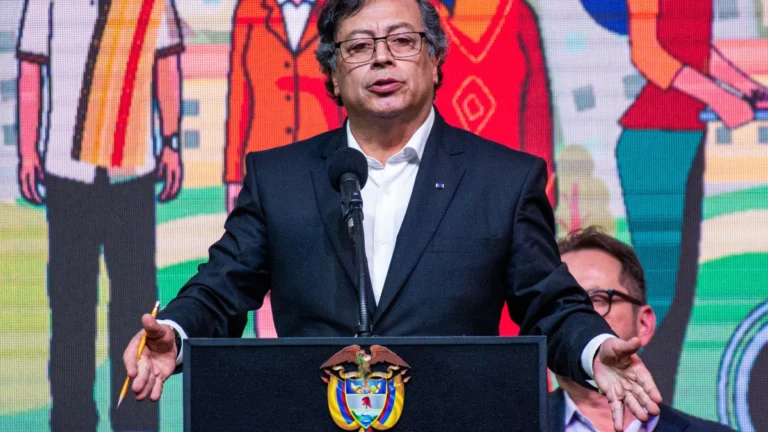 Gustavo Petro diz que Cartel de los Soles “não existe”