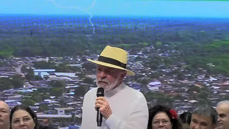 Lula defende perda de mandato de parlamentares após protesto no plenário